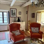 Casa De La Fuente De Vista Alegre Sarria
