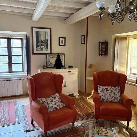 Casa De La Fuente De Vista Alegre サリア