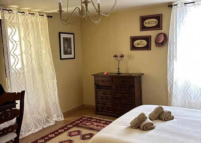 Casa De La Fuente De Vista Alegre サリア