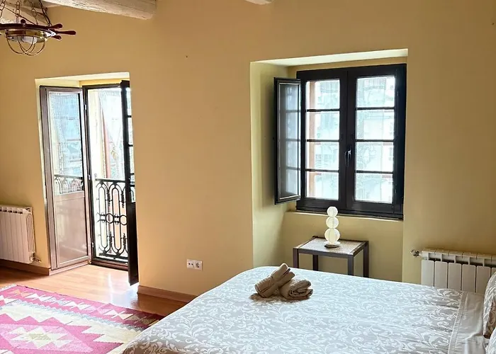 Casa De La Fuente De Vista Alegre サリア